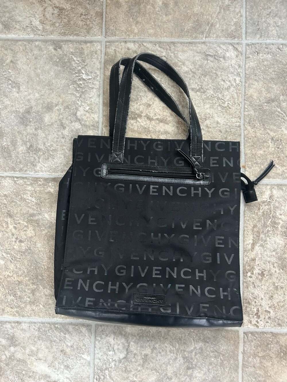 Givenchy - Picture 1 of 9